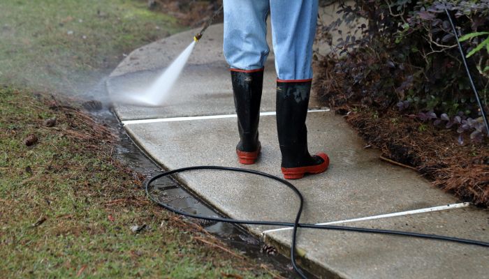 pressure washing sidewalk